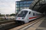 Hier IC2431 von Emden Außenhafen nach Cottbus, bei der Ausfahrt am 27.6.2014 aus Berlin Hbf. Schublok 120 135-9.