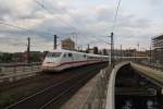 Hier 402 017-8  Bergen auf Rügen  als ICE842 von Berlin Ostbahnhof nach Köln Hbf. mit 402 011-1  Uelzen  als ICE932 von Berlin Ostbahnhof nach Oldenburg(Oldb), bei der Einfahrt am 27.6.2014 in Berlin Hbf. 