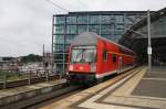 Hier RB18017 von Berlin Zoologischer Garten nach Berlin Ostbahnhof, bei der Ausfahrt am 14.7.2014 aus Berlin Hbf. Schublok war 143 812-6.