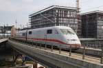 Hier 402 005-3  Zwickau  als ICE1045 von Köln Hbf. nach Berlin Ostbahnhof mit 402 042-6  Quedlinburg  als ICE855 von Köln Hbf. nach Berlin Ostbahnhof, bei der Ausfahrt am 6.9.2014 aus Berlin Hbf.