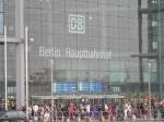 Blick vom Washingtonplatz auf den Hauptbahnhof, der gerade wegen einer neuen Unwetterwarnung evakuiert wird.