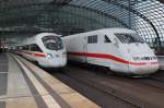 Hier links 605 018-1  Jever  als ICE38 von Østerport st nach Berlin Ostbahnhof mit 605 016-5 als ICE381 von Hamburg Hbf. nach Berlin Ostbahnhof und rechts 401 008-8  Lichtenfels  als ICE375 von Berlin Ostbahnhof nach Basel SBB, diese Triebzüge begegneten sich am 6.4.2015 in Berlin Hbf. 