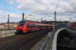 Hier 442 822-3 als RE7 (RE18721)  Airport-Express  von Zossen nach Dessau Hbf., bei der Einfahrt am 6.4.2015 in Berlin Hbf.