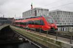 Hier 442 323-2 und 442 636-7 als RB14 (RB18921)  Airport-Express  von Nauen nach Berlin Schönefeld Flughafen, bei der Ausfahrt am 18.12.2015 aus Berlin Hbf.