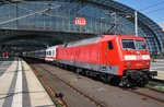 120 110-2 ist am 13.5.2016 mit dem IC1991 von Berlin Ostbahnhof nach Frankfurt(Main) Hauptbahnhof unterwegs. An der Zugspitze zieht 120 133-4 den Zug in den Berliner Hauptbahnhof. 