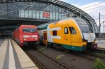 Treffen am 31.7.2016 im Berliner Hauptbahnhof zwischen 101 086-7 mit IC141 von Amsterdam Centraal nach Berlin Ostbahnhof und 445 111-8 als RE2 (RE63859) von Cottbus nach Wittenberge.