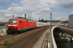 120 120-1 fährt am 31.7.2016 mit IC142 von Berlin Ostbahnhof nach Amsterdam Centraal in Berlin Hauptbahnhof ein.