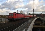 143 193-1 fährt am 29.10.2016 mit der RB26400  S-Bahn Ersatzverkehr  von Berlin Friedrichstraße nach Berlin Charlottenburg in Berlin Hauptbahnhof ein.