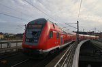 RE1 (RE18173) von Brandenburg Hauptbahnhof nach Frankfurt(Oder) verlässt am 30.10.2016 geführt von 182 010 den Berliner Hauptbahnhof.