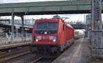 DB Cargo AG [D] mit ihrer  187 173  [NVR-Nummer: 91 80 6187 173-0 D-DB] am 15.03.23 Durchfahrt Bahnhof Berlin-Hohenschönhausen.