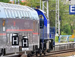 Ein Alstom-Hybridlok rangiert einen Personenzug der ÖBB. (Berlin-Lichtenberg, April 2018)