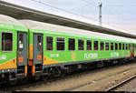 Blick auf einen UIC-Z-Wagen der Gattung  Bmz  (61 81 22-90 005-2 A-RAILW) der SRI Rail Invest GmbH, gewartet und registriert bei der Railengineering Goenner ZT GmbH, der in FLX32623 (FLX 10) nach Stuttgart Hbf mit Zuglok 182 518-1 (Siemens ES64U2-018) der Mitsui Rail Capital Europe GmbH (MRCE), vermietet an die LEO Express GmbH, eingereiht ist und im Startbahnhof Berlin-Lichtenberg auf Gleis 16 steht.
[19.7.2019 | 14:09 Uhr]