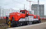 Die von der DB angemietete Alstom Hybridlok Typ H3 Name:  Hansestadt Stendal  (NVR:  90 80 1002 038-0 D-ALS ) am 17.11.21 Bf.
