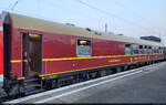 Hier wurde zu Abend gegessen:
MITROPA Speisewagen mit der Bezeichnung  WRm<sup>130</sup>  (75 80 88-70 003-7 D-WFL), eingereiht in einem Sonderzug anl�sslich der Warnem�nder Hanse Sail beim Halt im Bahnhof Berlin-Lichtenberg.

🧰 Traditionsgemeinschaft Bw Halle P e.V. | Lausitzer Dampflok Club e.V. (LDC)
🚝 DZ xxxxx Warnem�nde–Leipzig Hbf / –Cottbus Hbf
🕓 9.8.2025 | 20:27 Uhr