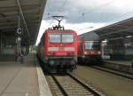 Hier links 134 641-9 mit einem RB14 von Berlin Schnefeld Flughafen nach Berlin Lichtenberg und rechts ein RE7 von Berlin Lichtenberg nach Wnsdorf-Waldstadt, diese beiden Zge standen am 18.6.2011 in Berlin Lichtenberg.