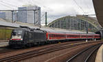 182 599 verlässt mit ihrem IRE nach Hamburg am 08.04.17 Berlin Ostbahnhof.