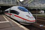403 057-3  Esslingen am Neckar  und 403 036-7  Ingolstadt  stehen am 6.8.2017 als ICE545 von Köln Hauptbahnhof im Berliner Ostbahnhof.