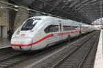 Ein ICE4 mit der Nummer 9230 steht in Berlin Ostbahnhof Ende November 2025