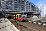 S 9 zum Berliner Flughafen verläßt hier am 13.3.2026 um 11.30 Uhr den Ostbahnhof in Berlin.