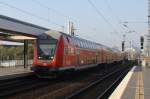 Hier ein RE2 von Rathenow nach Cottbus, bei der Einfahrt am 29.10.2011 in Berlin Ostbahnhof.