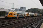 Hier 445 106-8 als RE2 (RE37363) von Cottbus nach Wismar, bei der Ausfahrt am 18.5.2013 aus Berlin Ostbahnhof.