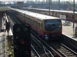 Berlin Ostkreuz am 12.April 2009 mit der S-Bahn 481 143 nach Westkreuz.