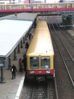 S3 nach Friedrichshagen mit Blick auf Bahnsteig E und F.