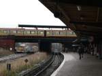 Blick vom nrdlichen Ost-West-Bahnsteig in Richtung Ringbahn.