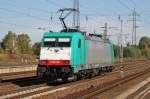 Hier E 186 132 als Lz, bei der Durchfahrt am 3.10.2012 durch Berlin Schnefeld Flughafen, in Richtung Grnauer Kreuz.