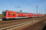 Hier ein RE7 (RE18258) von Berlin Zoologischer Garten nach Wünsdorf-Waldstadt, bei der Einfahrt am 3.10.2012 in Berlin Schönefeld Flughafen.