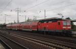 Hier 143 931-4 mit einer RB14 (RB18564) von Senftenberg nach Berlin Schönefeld Flughafen, bei der Einfahrt am 27.4.2013 in Berlin Schönefeld Flughafen.