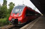 Hier 442 832-2 und 442 635-9 als RB14 (RB18922) von Berlin Schönefeld Flughafen nach Nauen, dieser Triebzugverband stand am 28.6.2013 in Berlin Schönefeld Flughafen.