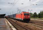 Hier 185 248-2 mit einem Containerzug, bei der Einfahrt am 14.6.2014 in Berlin Schönefeld Flughafen.
