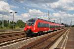 Hier 442 831-4 als RE7 (RE18721)  Airport-Express  von Berlin Schönefeld Flughafen nach Dessau Hbf., bei der Einfahrt am 22.7.2014 in Berlin Schönefeld Flughafen.