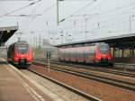 Bahnhof Berlin Schönefeld Flughafen am 11.11.2014, auf Gleis 4 fährt 442 627 / 442 127 als RB 22 aus Potsdam kommend zum umsetzen auf Gleis 6 aus. Auf Gleis 5 steht 442 328 / 442 828mit dem RE 7 zur Abfahrt nach Dessau Hauptbahnhof  bereit.