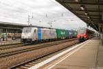 186 424-8 Railpool GmbH für RTB Cargo - Rurtalbahn Cargo GmbH mit einem Containerzug in Berlin-Schönefeld Flughafen und fuhr weiter in Richtung Grünauer Kreuz. 25.08.2015