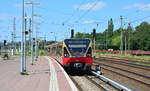 Nachschuss auf einen 480er Halbzug als S8 nach Grünau in Birkenwerder.

Birkenwerder 23.07.2018