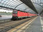 Hier 143 809-2 mit einer RB14 von Berlin Schnefeld Flughafen nach Nauen, bei der Ausfahrt am 8.7.2011 aus Berlin Spandau.