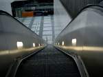 Sieht aus wie eine Rolltreppe,ist es auch.Blick vom Ringbahnsteig
in die stliche Vorhalle.25.5.06