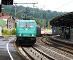 E-LOK 185 613-7 MIT CONTAINERZUG IM BAHNHOF BETZDORF/SIEG  Mit einem Container-Güterzug durchquert hier Lok 185 613-7 den Bahnhof  BETZDORF/SIEG...am 11.7.2019