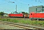 DB überholt DB:  Während ein gemischter Gz mit 185 383-7 DB im Bahnhof Bietigheim-Bissingen auf Gleis 4 steht, durchfährt ein weiterer gemischter Gz mit 187 125-0 DB das Gleis 2
