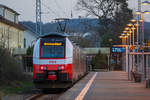 Triebfahrzeugführer des ÖBB Cityjet (Disiro ML) am Bahnsteig 1 in Binz beim Aufrüsten für die Fahrt als RE9 nach Lietzow. - 08.02.2020
