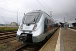 9442 116 und 9442 605 (Bombardier Talent 2) von Abellio Rail Mitteldeutschland als RE 74712 (RE9) nach Kassel-Wilhelmshöhe stehen in ihrem Startbahnhof Bitterfeld auf Gleis 6.