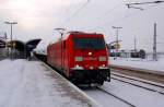 185 235 zieht am 06.01.2010 einen Gterzug langsam durch Bitterfeld, das Signal schaltete erst kurz vorher um.