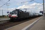 ES 64 U2-032 (182 032) mit Kesselwagen im Bahnhof Bitterfeld am 19.Juli 2011.