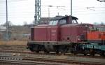 V 100 1041 der NeSA stand am 22.01.12 mit einem Putzzug in Bitterfeld abgestellt. Fotografiert vom Bahnsteig.