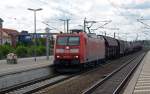 185 002 fuhr am 17.05.12 mit einem gemischten Gterzug durch Bitterfeld Richtung Dessau.