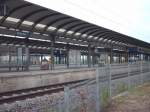 Der Bitterfelder Bahnhof. Im Vordergrund Gleis 1 da wo auch IC, ICE, RB, RE und Nachtzge halten.