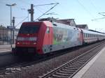 BR 101 122-8  China Airlines  zog am 28.03.2007 den IC 2457  Strelasund  von Dsseldorf Hauptbahnhof nach Ostseebad Binz. Hier trifft sie gerade mit 8 Minuten Versptung in den Bahnhof Bitterfeld ein. Die Versptungen kamen durch die Bauarbeiten in den Bahnhof von Halle(Saale). Aber auch hier in Bitterfeld waren am 28.03.2007 Bauarbeiten.