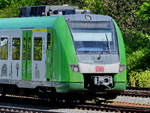 Im Bild der Elektrotriebzug 422 034-9, welcher hier - als S1 unterwegs - Ende April 2026 auf dem Weg zum Hauptbahnhof Bochum ist.